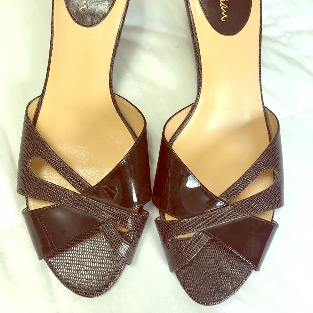 Cole Haan espresso brown beautiful heels!